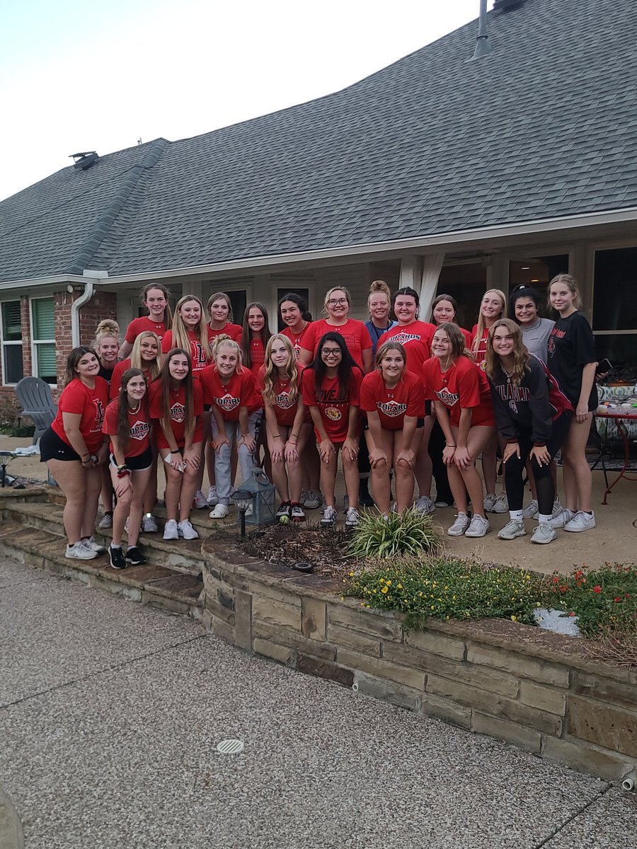 SoftballLovejoy's tweet photo. Great Evening Pumpkin Carving as a TEAM! WE before ME is the KEY! Be an Elite person ALWAYS! Shout out to the Bittlestone's for having us over! #RollPARDS #familyculture #selflessteammate @coachDJLopez @coach__puckett https://t.co/hHHzHRV45M