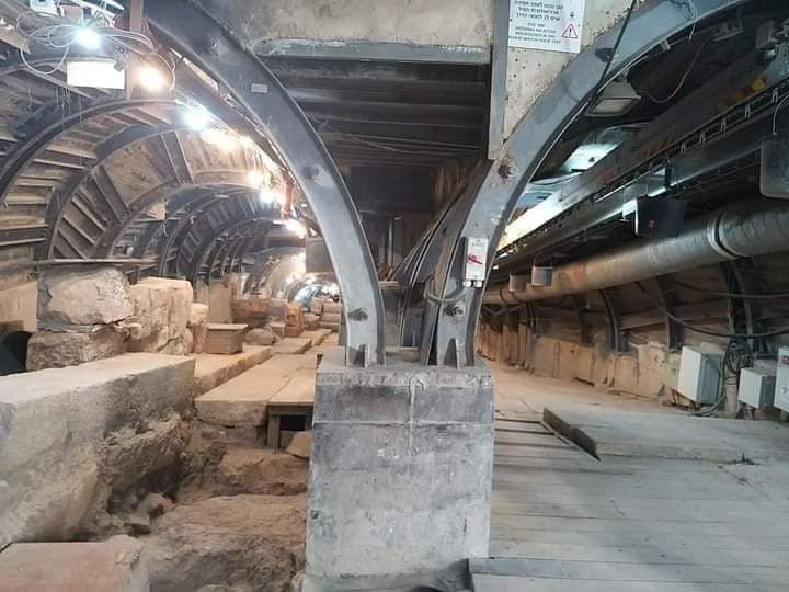 bundaathira's tweet photo. Ditemukan terowongan yang digali oleh Israrl di bawah rumah² rakyat Palestina di lingkungan Silwan di kota Al-Quds, dimana terowongan ini menuju ke Masjid Al-Aqsha.
#SaveAqsa
#SaveQuds
#IsraeliCrimes
#IsraeliApartheid https://t.co/JYk7xWZFx9