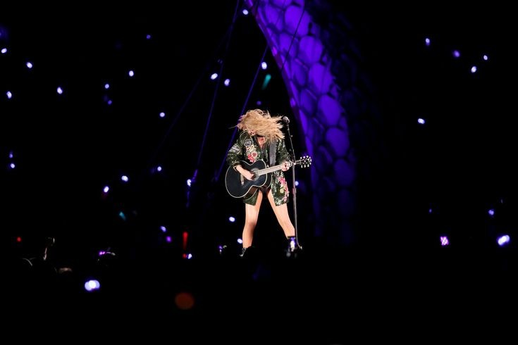 legallyblond_T's tweet photo. Fearless > KarLena AU. 

🎤 : E se por um acaso, a queridinha da América, deixasse o nome de sua crush em implícito em seu álbum, e seus fãs começarem a montar o quebra cabeça, dssvendando o mistério ? + https://t.co/b4O1TwxJGe