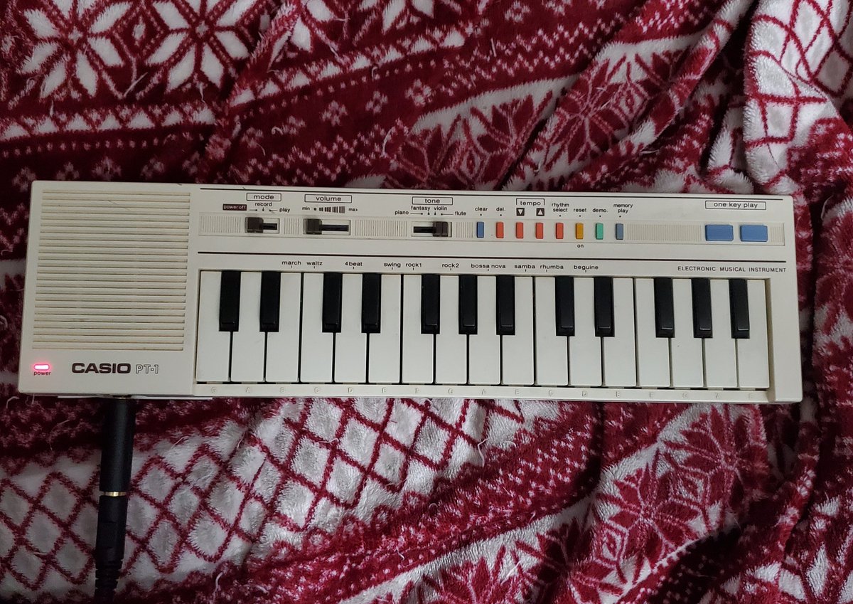 ACordiale's tweet photo. Making some real basic doots.
#synth #music #casio #vintage #doots #synthfam https://t.co/EKyKLmo6kg