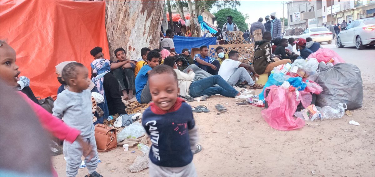 Black__12Women's tweet photo. #EvacuateRefugeesFromLibya 
#ProtectEritreanRefugees
 #انقذوا_اللاجئين_في_ليبيا
صور لبعض اللاجئين الناشرين للفساد والمخدرات والدعارة والسرقة 🤷🏾‍♀️ https://t.co/aNESYuAusV