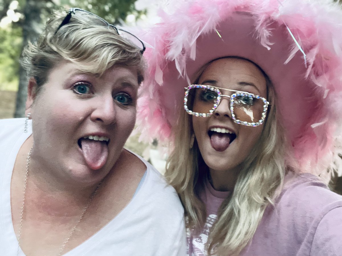 Hopebrewer13's tweet photo. 🎂💕🥂CHEERS TO 21 YEARS🥂💕🎂 https://t.co/YswArZlwg0