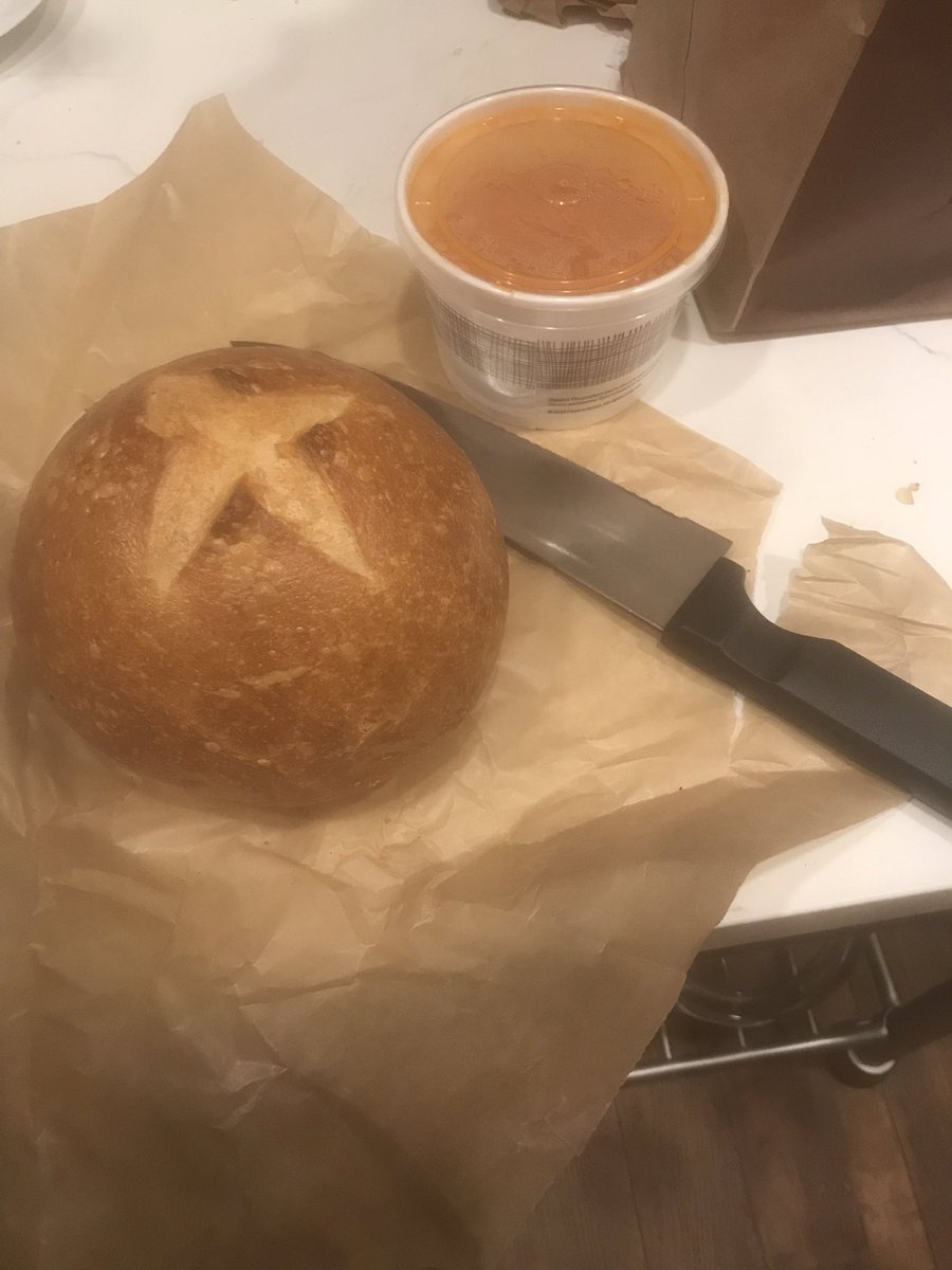 eeteezee33's tweet photo. @panerabread Dear panera, really? You’re gonna make me carve and create my own bread bowl?? I would’ve just stayed home if I had known. C’mon. Really unhappy with this little ‘surprise’ when I got home and unpacked the bag. #annoyed https://t.co/cr4j12VZFn