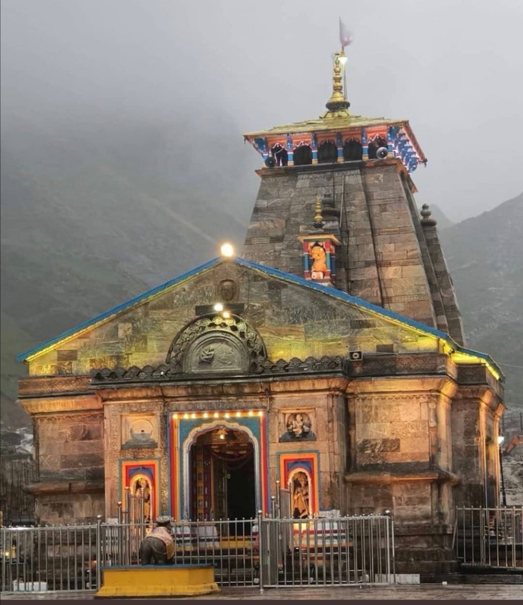 MohanUniyal4's tweet photo. माँ का हाथ और महादेव का साथ हैं तो
दुख में भी सुख का एहसास हैं..🙏
  #हर__हर_महादेव 😍 https://t.co/OqaQrl9iyd