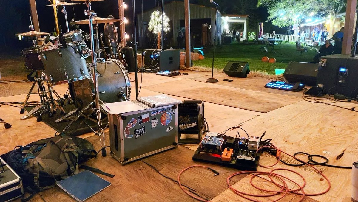 nordstrandaudio's tweet photo. Here's my corner office for the evening... surrounded by my cables and charts. Helping out some friends that needed a fill in this evening! #iplaybass #legendarysound #starlifterpedal #rocketsurgeonpedals #starlifterpreamp ( #📷 @gingerbeardbass )
https://t.co/ese8N5Subr https://t.co/q0uEIqGvhu