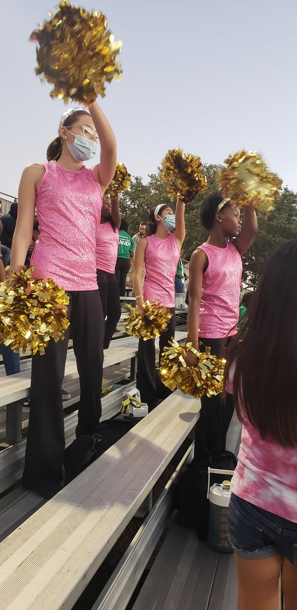 Webb_Bears's tweet photo. Just some awesome kids doing a fantastic job showing school spirit. #GoBears #WeareWebb #BetterTogether #WMSflyingfirstclass #ChooseGarlandISD https://t.co/c7abzkFJFd