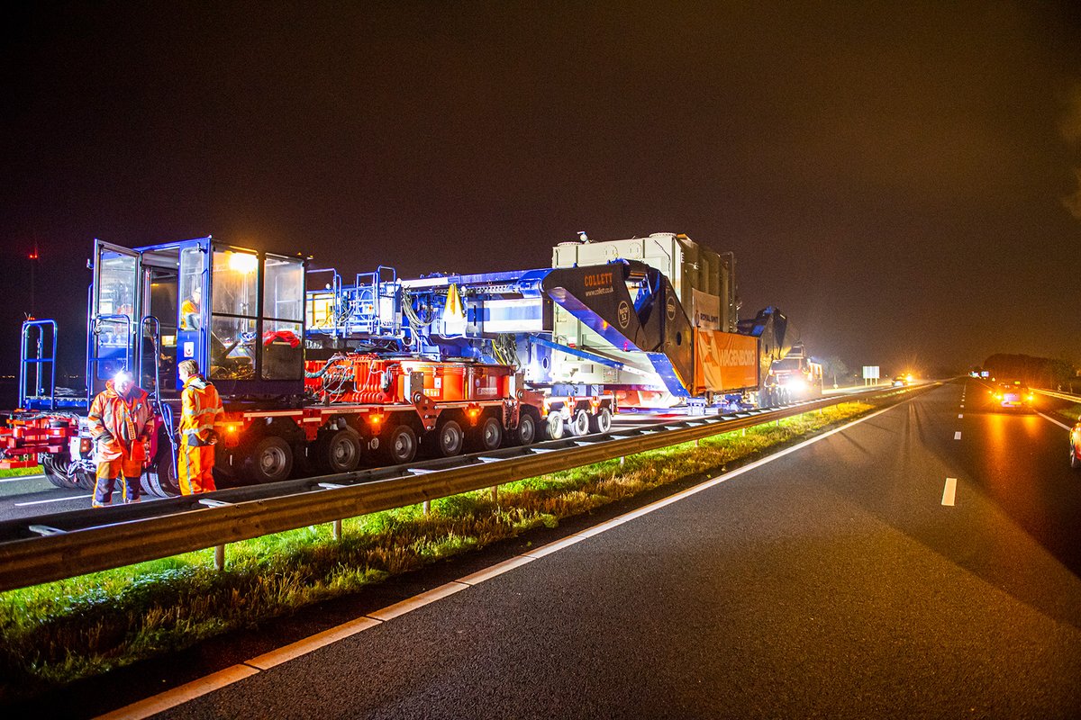tennet_nl's tweet image. De zwaarste #transformatoren van Nederland, reuzen van 365 ton. Twee staan inmiddels op ons #hoogspanningsstation bij Meeden en de derde volgt donderdag. Op verzoek van de omgeving via een route om het dorp heen. @RoyalWagenborg. Meer info: ow.ly/6QSY50Gy6Fw #elektrificatie