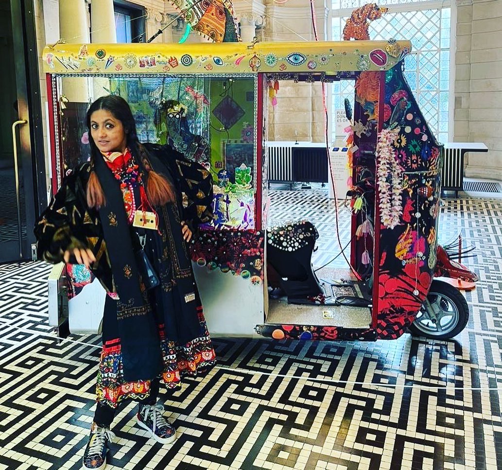 MehrajArts's tweet photo. Embracing my #artistic inner diva with this number! Got stopped twice in #Walthamstow my #Artist #vain #Ego was well fed today! At times I am my own #art #Initdough #thepersonasofmehraj #patternclash #textiles https://t.co/BMaM3kFw83