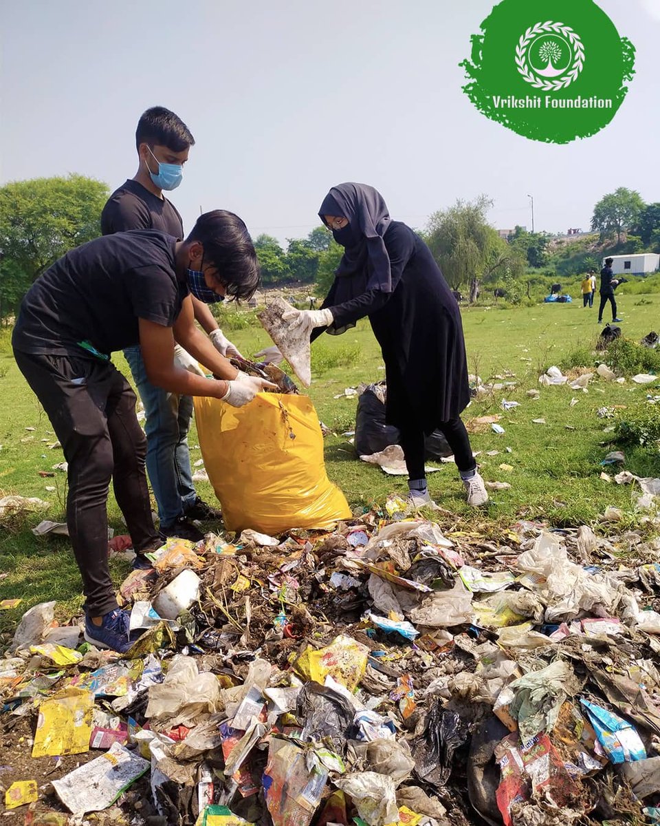 vrikshit's tweet photo. "Clean and healthy people makes a country wealthy."
The nawabs displayed their nawabi in true sense by carrying out a massive cleanliness drive in the city.

@CMOfficeUP @narendramodi @PMOIndia @myogiadityanath

Location : Kudiya Ghat Lucknow https://t.co/h9CRxAGOjo