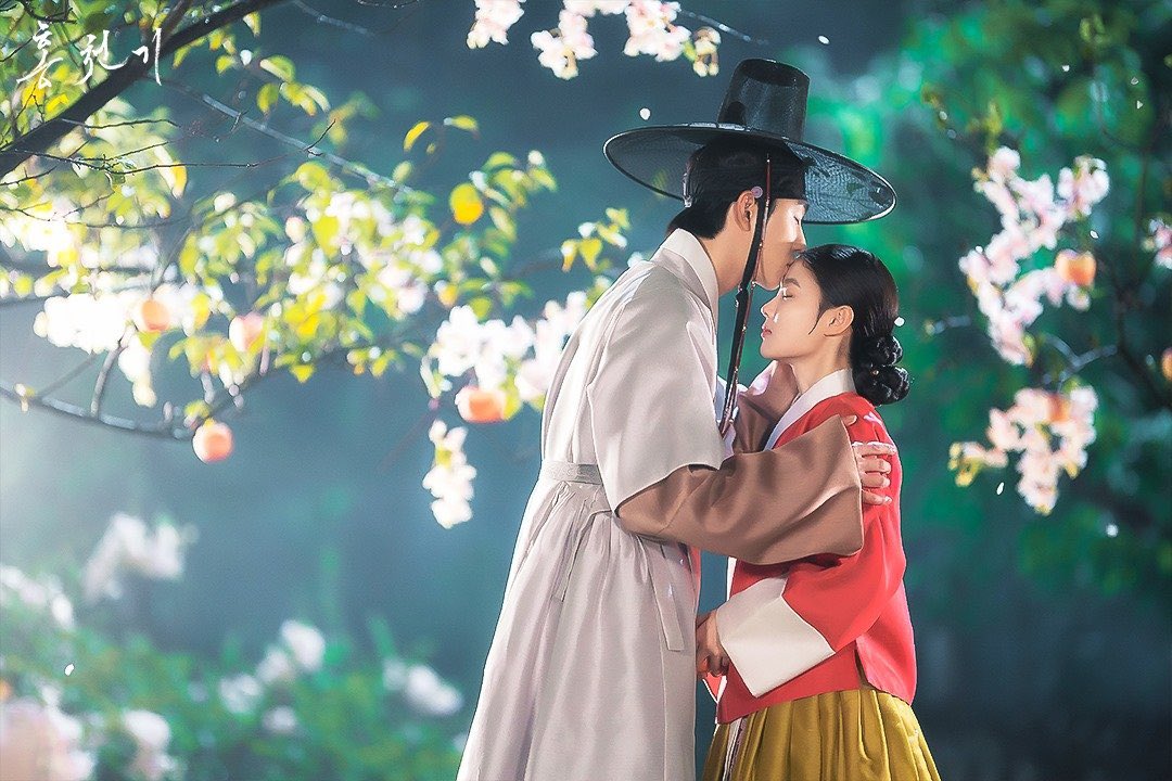 KimYouJungTH's tweet photo. 🙈🙊 ชาวฮาฮงตับไม่พังแน่ๆแล้วใช่ไหมคะ😳 ฮารัมมองเห็นชอนกีแล้วใช่ไหม? คืนนี้ 21:30น. มาส่งท้าย #LoversOfTheRedSky ไปด้วยกันนะคะ!!!

#LoversOfTheRedSkyEp16 #KimYooJung #AhnHyoSeop https://t.co/YWPZuthSUQ