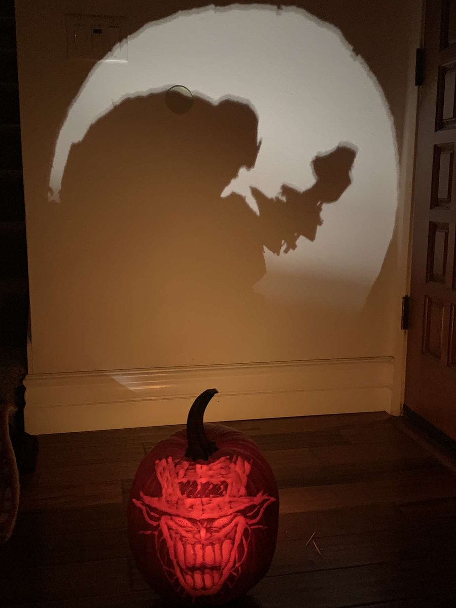 iseKAIing's tweet photo. I FINALLY CARVED MY PUMPKIN WOOT. i messed up quite a bit but i'm happy with how it turned out 😭
#dgm #dgraymen #pumpkincarving https://t.co/vHK9ZeNxPQ