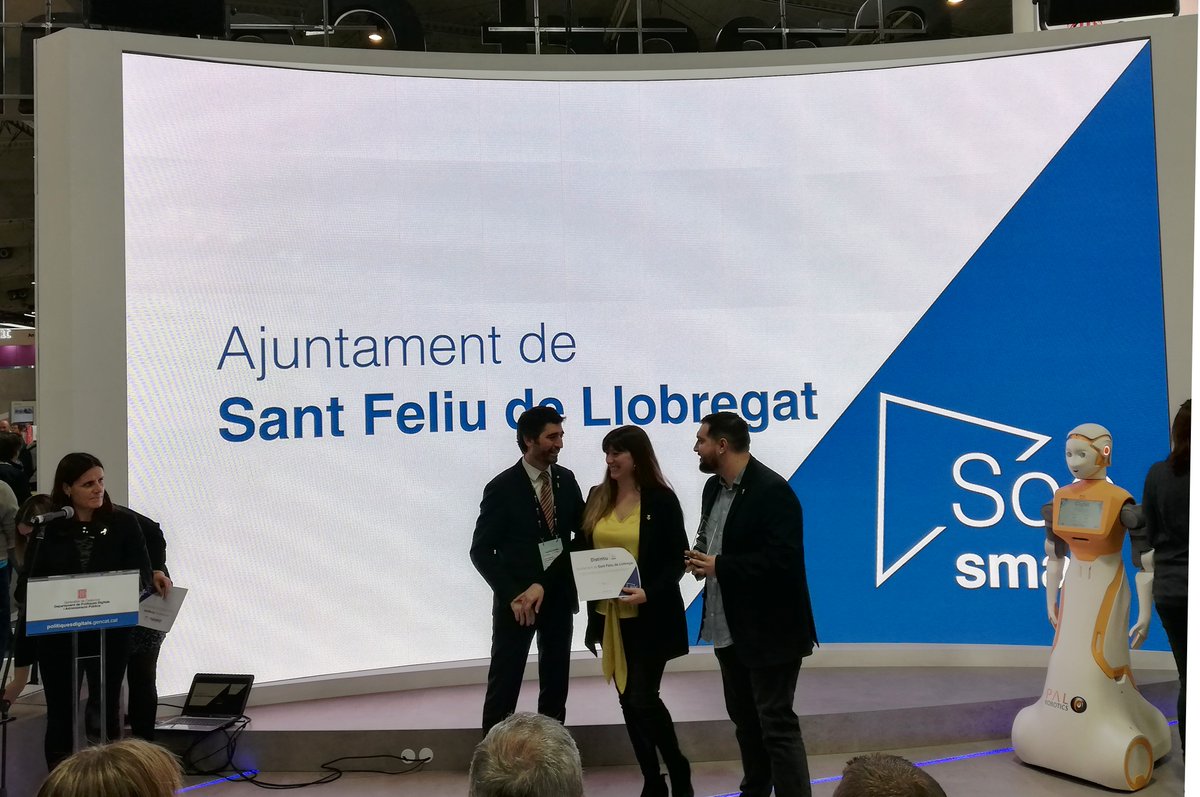 santfeliuinnova's tweet photo. Any 2019. L’ @ajsantfeliu va rebre el distintiu #SocSmart, com municipi que aposta per la la innovació tecnològica com a eina per millorar la qualitat de vida dels seus ciutadans. https://t.co/FnFYp8xBrq