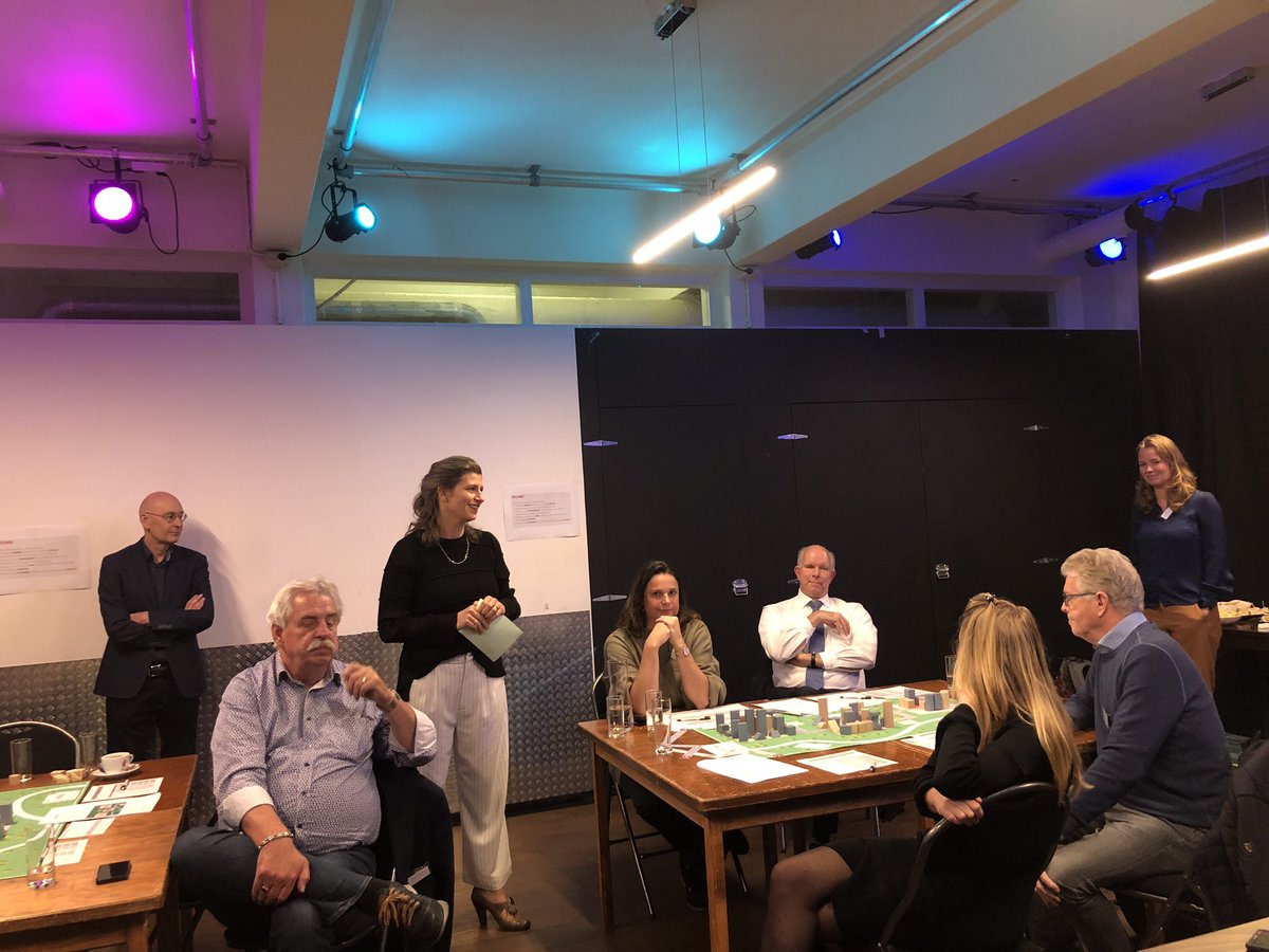 RvanAsten's tweet photo. De Haagse #Raad070 en de Westlandse Raad samen in Leyenburg om te praten over de 🚉ZuidWESTland corridor ; de OV verbinding tussen onze steden. #schaalsprongOV https://t.co/sk3sEfSDjS