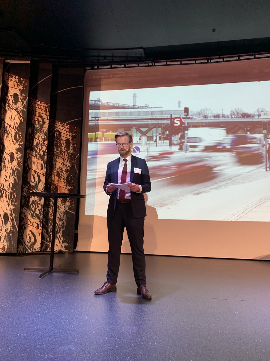 MisvSvane's tweet photo. Så er ⁦@BennyEngelbrech⁩ klar til at sparke workshop om selvkørende køretøjer i gang 🚚🚘🚎🚄🚖🚗✅ glad for at give mit syn på temaet #dkbiz #dktrp ⁦@DanskIndustri⁩ ⁦@Vejdirektoratet⁩ #dkpol https://t.co/fF6X195fLl
