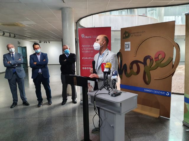 FEDER_ONG's tweet photo. 🍀 La exposición #ExpressionofHope lleva la voz de los pacientes a #MolinadeSegura
Podéis visitarla en la Sala #ElJardín hasta el próximo 2 de noviembre.
@RarasReales @Hospital_Molina
📲 https://t.co/35YF2VOl6L https://t.co/wbb1ZRPXDZ