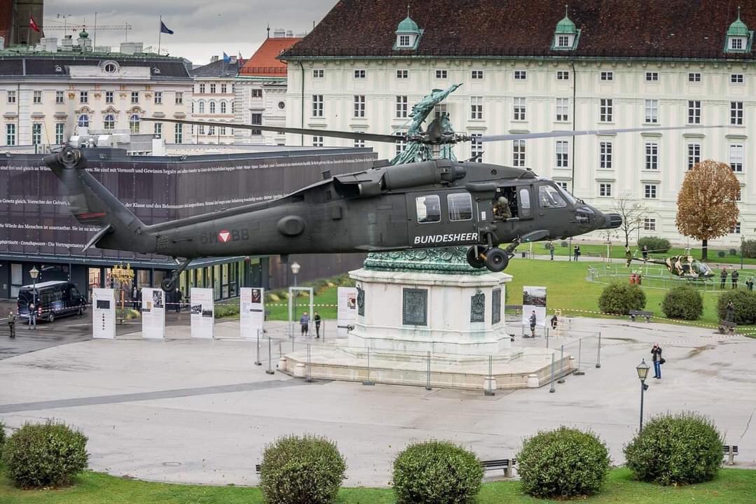 pachlerroman's tweet photo. 🇦🇹😉#wienliebe😉🇦🇹
🇦🇹😍#nationalfeiertag😍🇦🇹
🇦🇹👍#Austria👍🇦🇹
🇦🇹🥰#zusammenhalten🥰🇦🇹
🇦🇹😉#Österreich😉🇦🇹😍#Wien😍🇦🇹
🙋🏻♂️ #stayalive #bleibgesund #halteAbstand
#halteAnstand #Solidarität https://t.co/EO2T9tyJbb