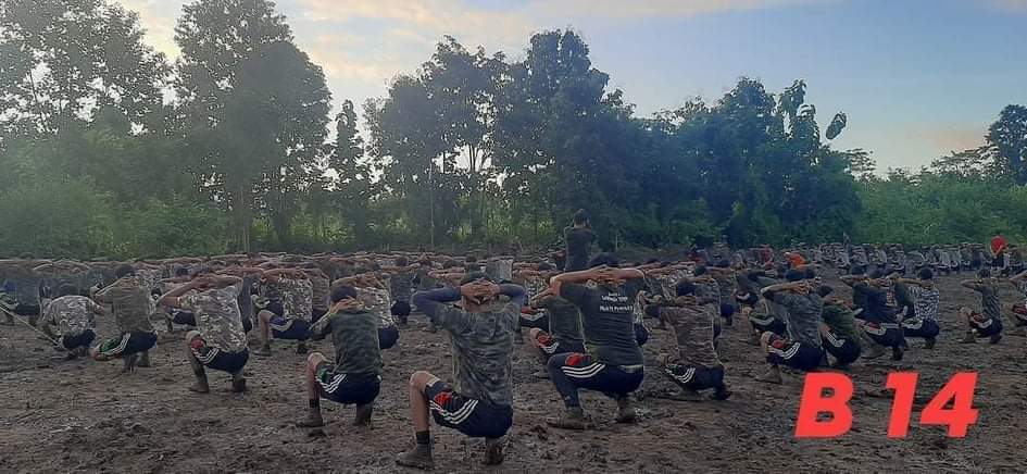 ChloeSian2020's tweet photo. The Karenni National Defense Force (KNDF-B14) #Loikaw Zone released some training photos of women and men today (October 26).
#WhatsHappeningInMyanmar
#PeopleDefenseForce
#SupportPDF https://t.co/Kv3aAh6KHe