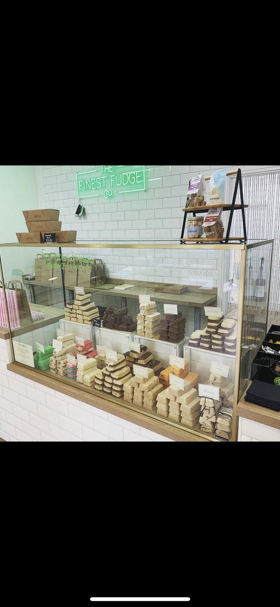 thefinestfudge's tweet photo. Shops open until 4:30 today! 🍫❤️

#fudge #Chocolate #blackburn #greatharwood #handmade #local #shopsmall https://t.co/vUGO87UtRy