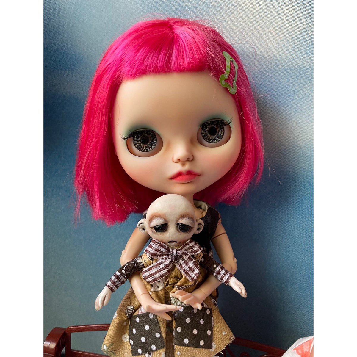 CitraDolls's tweet photo. Good morning #EarlyBiz  I make one of a kind custom dolls to your specifications. Lots of colours and options to choose from, male, female or non binary, and all skin tones! You choose. This girl has made a little friend made by @ouijadoll 🖤 #MHHSBD https://t.co/ntXGijDFCv