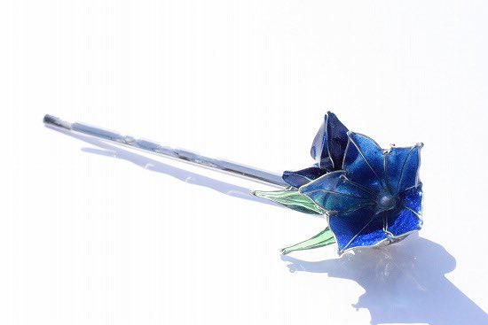 konekodou's tweet photo. kanolineさんの「桔梗」ヘアピンお取り扱い中です。星型の花を咲かせる可憐な桔梗の花をモチーフとしたアク���サリー。ワイヤーでひとつひとつ形を作り仕上げた桔梗の花は上品に輝く青紫の花びらが印象的です。

https://t.co/6OmHi2RZoI https://t.co/7rLpx2ZaDR