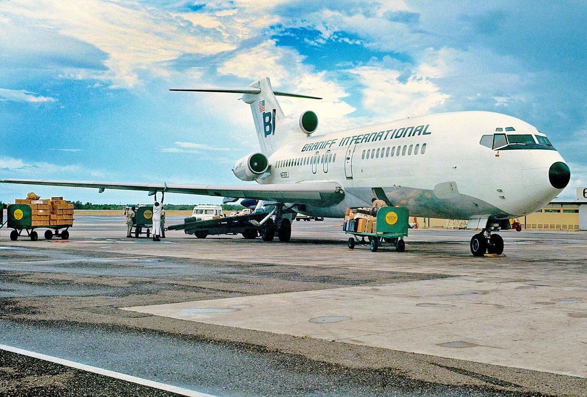 AirlineRetro's tweet photo. White bodied Braniff 727. Only one like it. https://t.co/yn0hK5KNtF