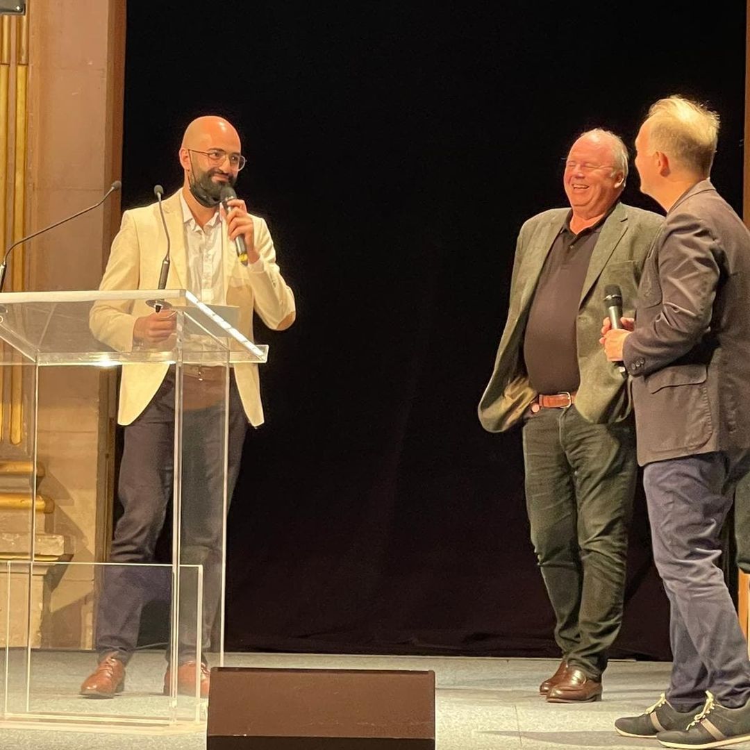 CREAPOLEPARIS's tweet photo. Félicitations à Habib Dargham, professeur de vidéo à @CREAPOLEPARIS et photographe, Lauréat du Grand Prix 2021 du photoreportage étudiant de Paris Match. 🤩👏
#ParisMatch #Photo #Lauréat #CREAPOLE #Prix https://t.co/nsLYlAo7kb