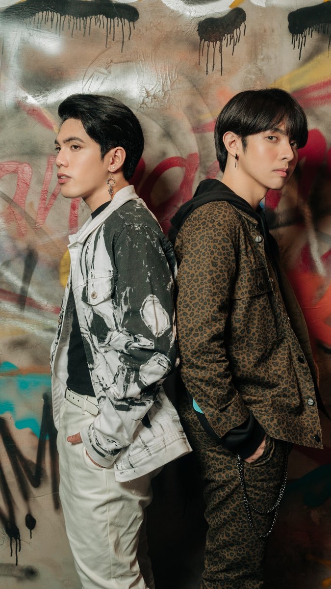 SB19Official's tweet photo. 📸 [D-3] #SB19BazingaMV Teaser Photo 

<Release Date>
2021.10.29 | 19:00 PHT

In frame: #SB19_STELL x #SB19_JUSTIN https://t.co/FEyIeGUocL