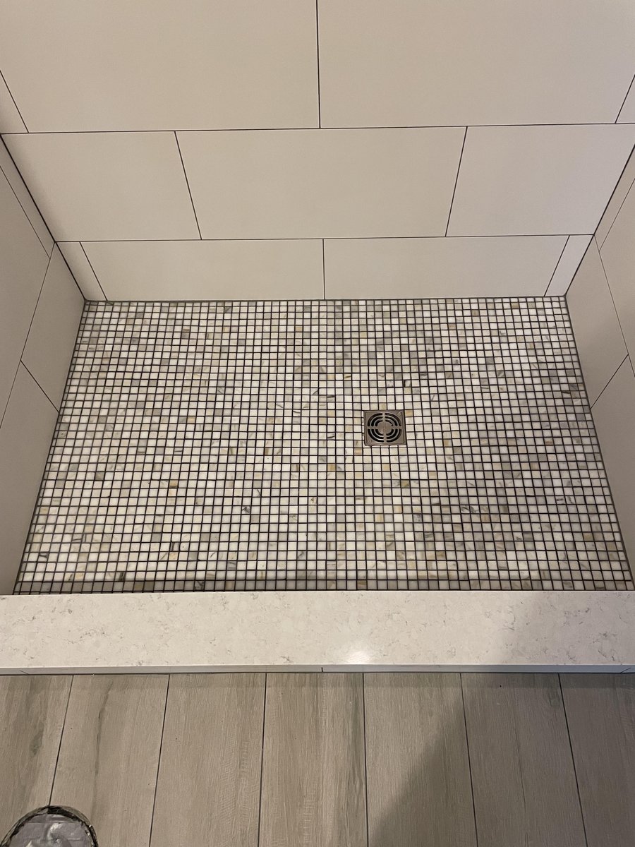 tiling_expert's tweet photo. Schluter shower pan with mosaic tile on it. Porcelain tile in offset pattern surround to the ceiling with schluters on all open edges. 

#experttouchtiling #mosaictiles #showerdesign #tiling https://t.co/ci6xR4xW2T
