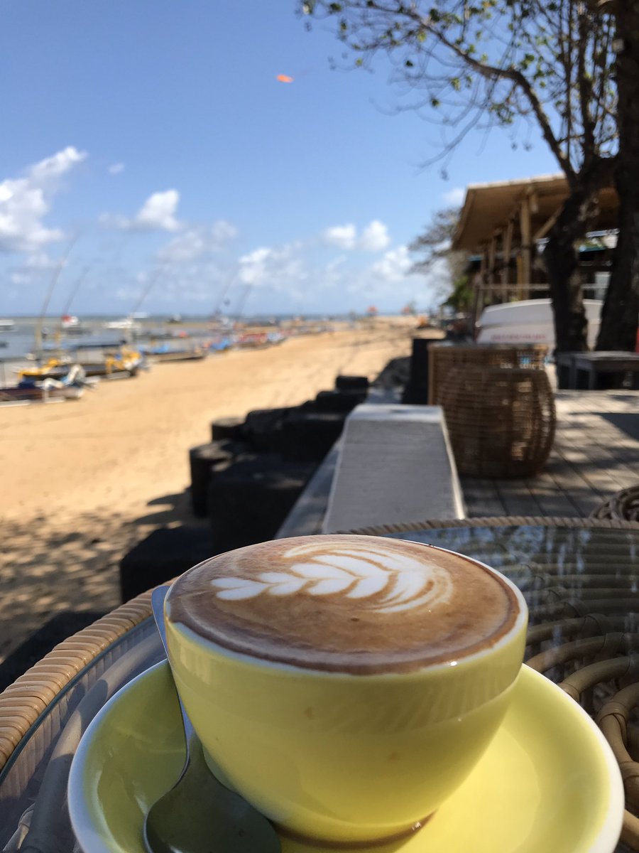 ms_atiek's tweet photo. Nih ya kukasitau, kalau liburan ke Bali dan duitnya mepet gosah sok gaya ke beach club.
Here’s some ideas for you:
- Ngopi di Oomba Sanur 30ribuan
- Pizza di Il lido Canggu 70-80ribuan
- Lumpia Sanur 5 ribu perak kalo duit lu tinggal recehan aja https://t.co/pzPpilM5j7
