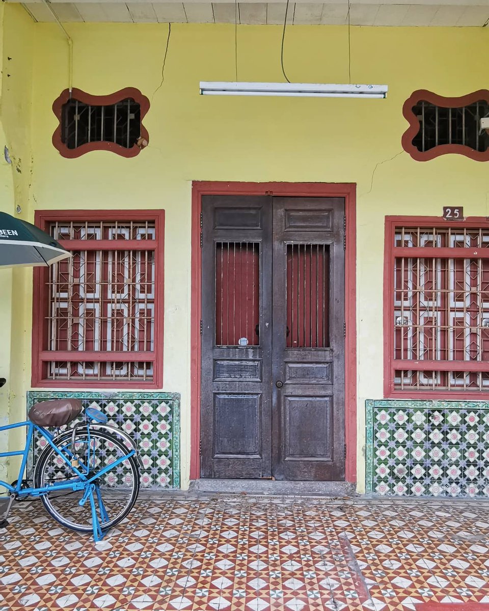PKuan331's tweet photo. Took some pics of the beautiful heritage doors during my recent road trip to Georgetown (UNESCO World Cultural Heritage Site), Penang.
The beauty of old world charm. 💜
#GeorgetownPenang https://t.co/yufrd9rI6v