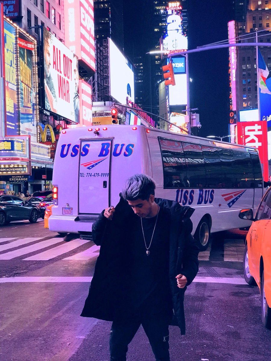 Brizza_vc's tweet photo. “Y cuando alguien les diga que los sueños no se hacen realidad, díganles que Mario Bautista dijo que si se hacen”

MARIO B EN TIMES SQUARE NY https://t.co/aZI6npZgul