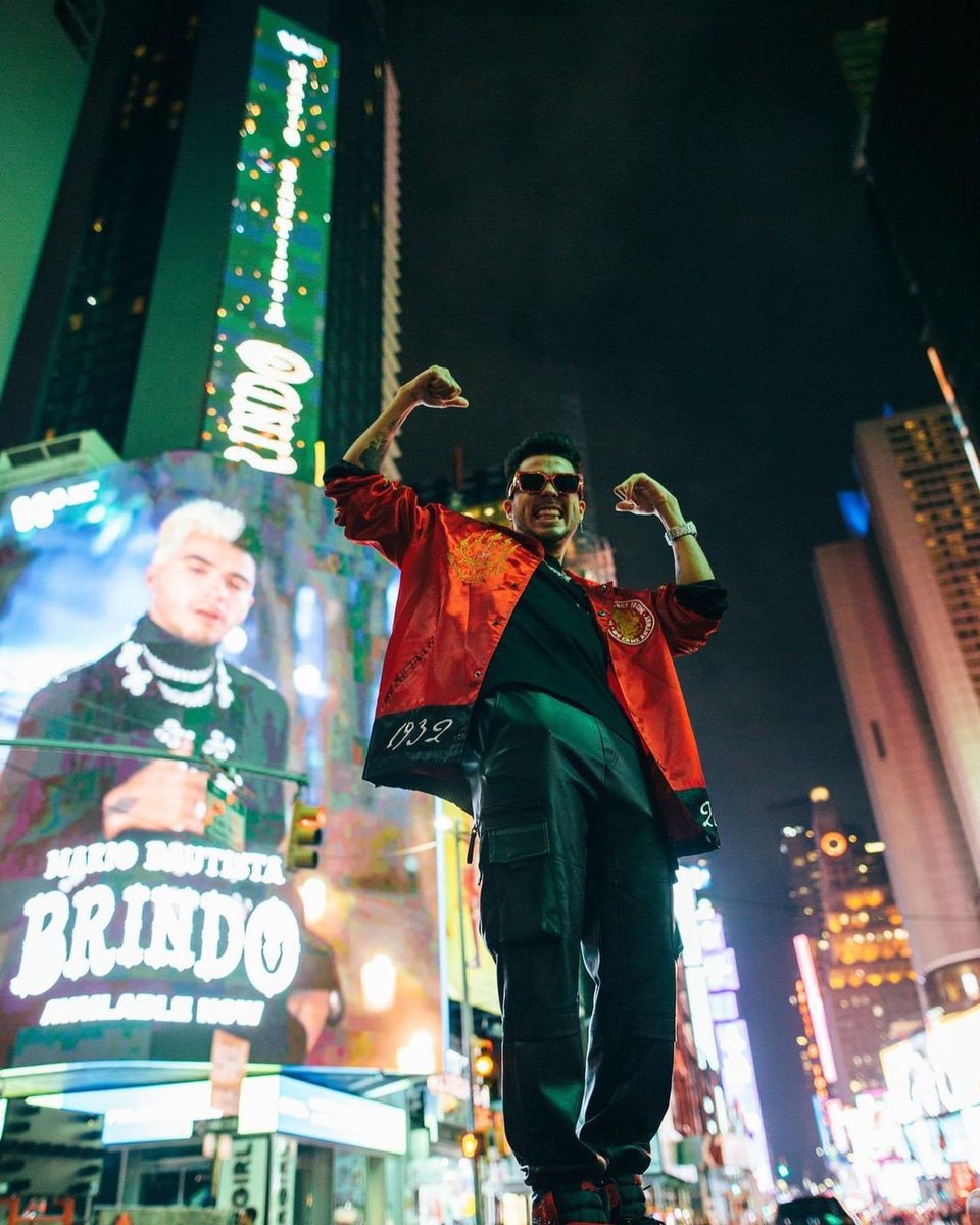 Brizza_vc's tweet photo. “Y cuando alguien les diga que los sueños no se hacen realidad, díganles que Mario Bautista dijo que si se hacen”

MARIO B EN TIMES SQUARE NY https://t.co/aZI6npZgul