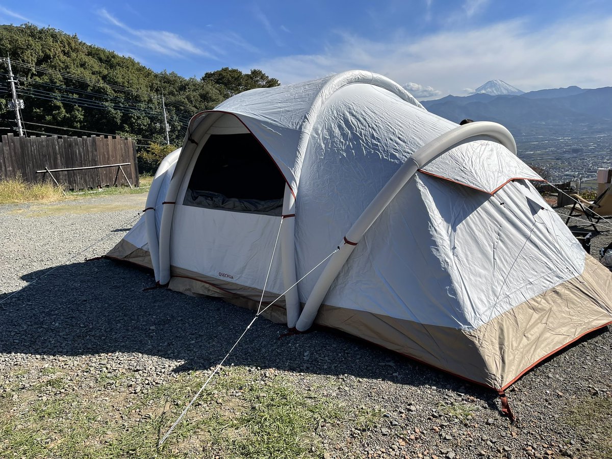 y0920o's tweet photo. おnewテント🏕🔥✨
左右に大人2人ずつで寝れる
寝室がついてます。
リビングは210×260で広さも充分で
今回はお座敷スタイルにしました〜
エアーテント設営も片付けも
めちゃくちゃ簡単です👏🏽💯❕✨

#キャンプ
#ケシュア
#エアーテント https://t.co/Vwn9xE58dL