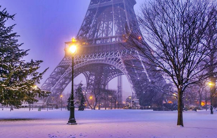 VampireLestatBr's tweet photo. A starter for: @IvantheEmpath It was a cool whistling snowy December the snowflakes glittered as diamond crystals, under the full moonglow. "Lestat de Lioncourt" strut along the pebble stone streets of Paris all covered in white.~ 
+ https://t.co/zAFkCHMLaD