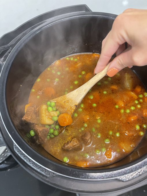 Guys… I made a beef stew lol I’m domesticated ? https://t.co/HSzAq1qVRA