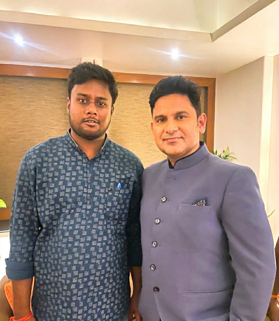 UKumarjha's tweet photo. @manojmuntashir जौहर ❤
Manoj Bhaiya ❤ https://t.co/q01T6679Tl