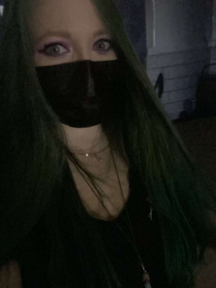 SporadicJills's tweet photo. Since I was up top off to myself. I decide to turn around and take a selfie. Only to have some dude to the right of me look at me like I was crazy. Nah man just trying to live in the moment. You should try it. #concert #concertselfie #brightlights #alltimelow https://t.co/tMaYmjoZH1