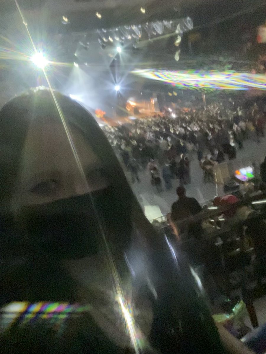 SporadicJills's tweet photo. Since I was up top off to myself. I decide to turn around and take a selfie. Only to have some dude to the right of me look at me like I was crazy. Nah man just trying to live in the moment. You should try it. #concert #concertselfie #brightlights #alltimelow https://t.co/tMaYmjoZH1