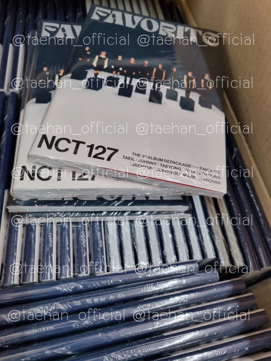 taehan_official's tweet photo. 🎉แจก อัลบั้ม #NCT127  FAVORITE 1 รางวัลๆละ 1 ชิ้น✨💖🥰
(แรนด้อมเวอร์ชั่นให้น้า หรืออยากได้เวอร์ไหนเมนชั่นทิ้งไว้ได้เลยฮับ)

✨กติกา✨
 RT อย่างเดียวงับ
(แจกเฉพาะ ฟลว.เหมือนเดิม💚)

⌛️ประกาศวันศุกร์นี้ค่า

#NCT127  #Favorite
#NCT127_Favorite https://t.co/x8plWa5S4j