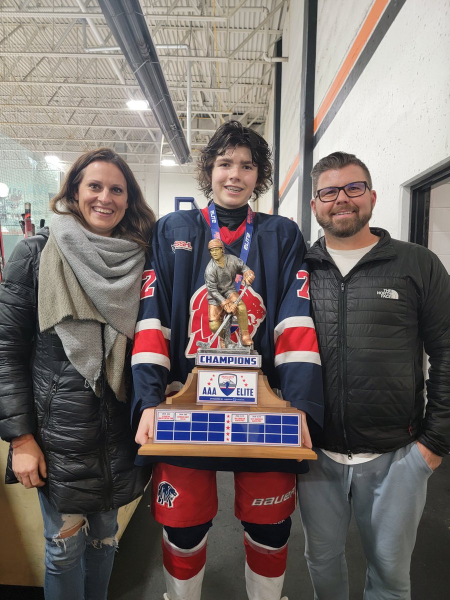 emerner14's tweet image. Great weekend boys we fought hard and won the @BantamBauer U17 Prep Tournament! We were down a few teammates @TheWHL and lost another 2 to injury. Dedicated to our injured players who will be out awhile. @EvanSmith199 @Stevenator_06  #grittyperformance @CSSHL @YaleSportAcadmy