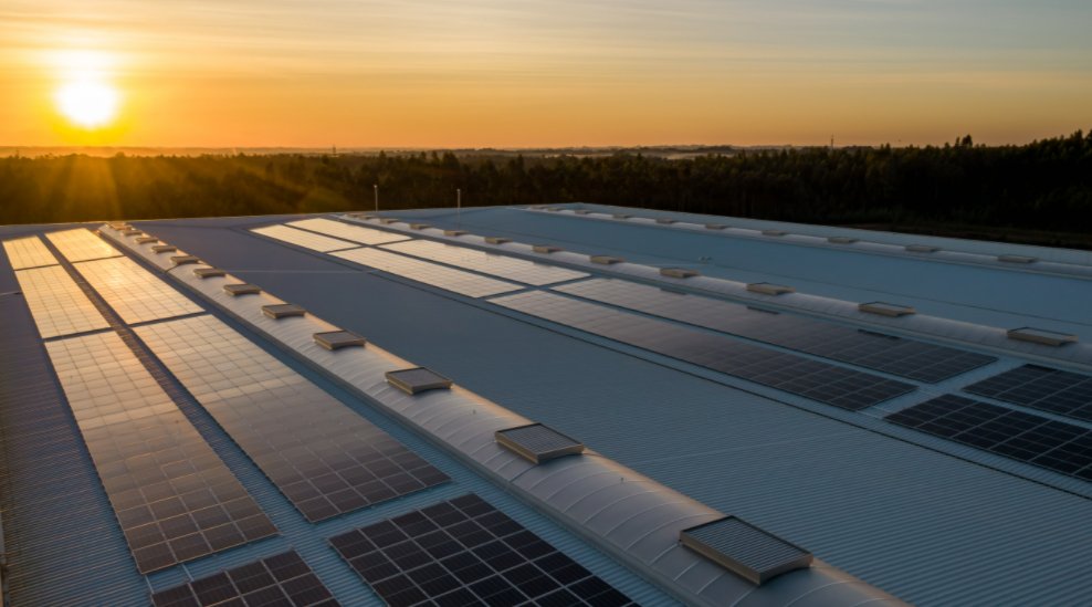 AusSMC's tweet photo. 🏭The feds have announced the Australian plan for net zero by 2050 - @joe__fontaine from @MurdochUni says it "has all the strength of a wet paper bag".

💬Here is what @CurtinUni @PeterNewmanCUSP @MonashUni @aliebman @Griffith_Uni @Sydney_Uni @UniMelb say

https://t.co/GJEsiXznD9 https://t.co/VQWYAFPBPe