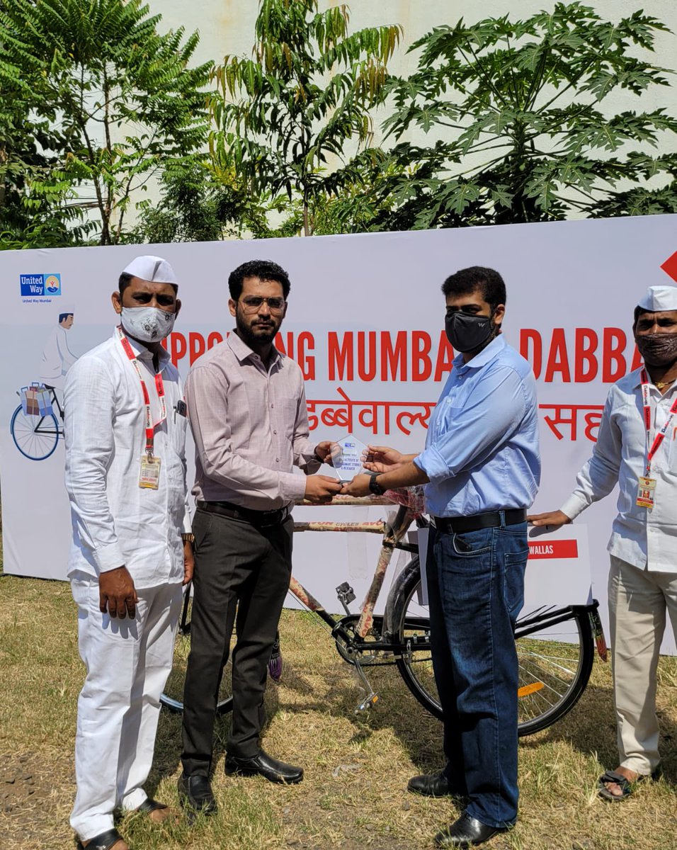ShumailaaKhan's tweet photo. Being an active senior Volunteer &amp; socially active Volunteer of Mumbai Helpline team organised and managed this Cycle distribution campaign for Dabbawalas of our city and successfully helped them with 251 new bicycle🚲to equip them well to serve back to city with home made food. https://t.co/SvonScZqxi