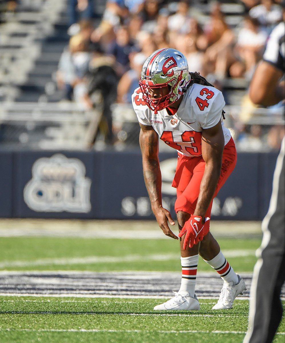 #AGTG after a conversation with <a href="/CoachBastien/">Pat Bastien</a> I am blessed to have received an offer from WKU! Thank you <a href="/Coachswt3/">Coach Sean Tarrant (Coach T)</a> for the support. And thanks to @underdarock1 for opening doors. 🇨🇦🇸🇸