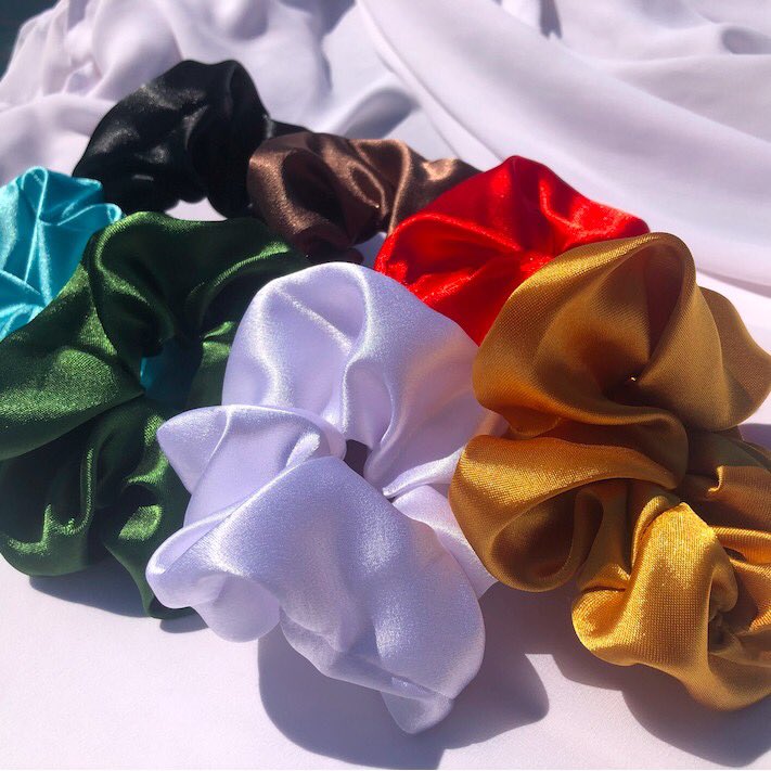 aio_kl's tweet photo. 🌼 SCRUNCHIES 🌼
Finally ! New design added ! 🚨
Ada banyak jenis Kain tauuu .
🌱 SATIN
🌱 COTTON
🌱 ORGANZA
And many moreeee~
Visit our shopee now !
🛒🛍 : Shopee https://t.co/ODt5BJxKV6
#aiokl #sayajual #scrunchies #handmade https://t.co/MBELU28T4M