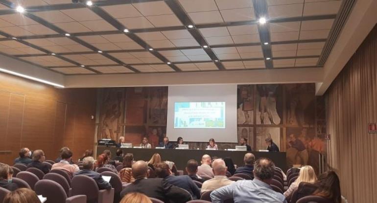 redazionegoWEM's tweet photo. Presentati a Milano, in @AnceMilano i #calcestruzzi e #cementi con vocazione di #sostenibilità di @Italcementi Su goWEM! https://t.co/hj4tBRyHbm
#edilizia #costruzioni #innovazione https://t.co/92xWxm8W7l