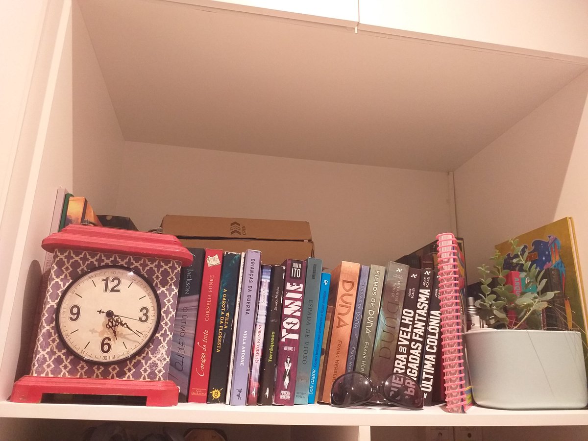 monnerat_clara's tweet photo. My bedroom's newest decoration item:this vintage clock-which doesn't work anymore, is kept for decoration purposes only!
#retro #retrostyle #vintage #vintagestyle #vintageaesthetic #retroclock #vintageclock https://t.co/EPdXJ80ygp