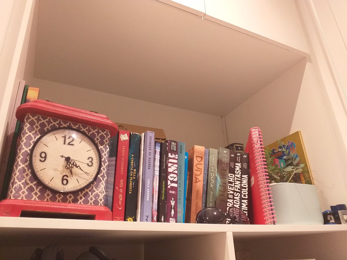 monnerat_clara's tweet photo. My bedroom's newest decoration item:this vintage clock-which doesn't work anymore, is kept for decoration purposes only!
#retro #retrostyle #vintage #vintagestyle #vintageaesthetic #retroclock #vintageclock https://t.co/EPdXJ80ygp