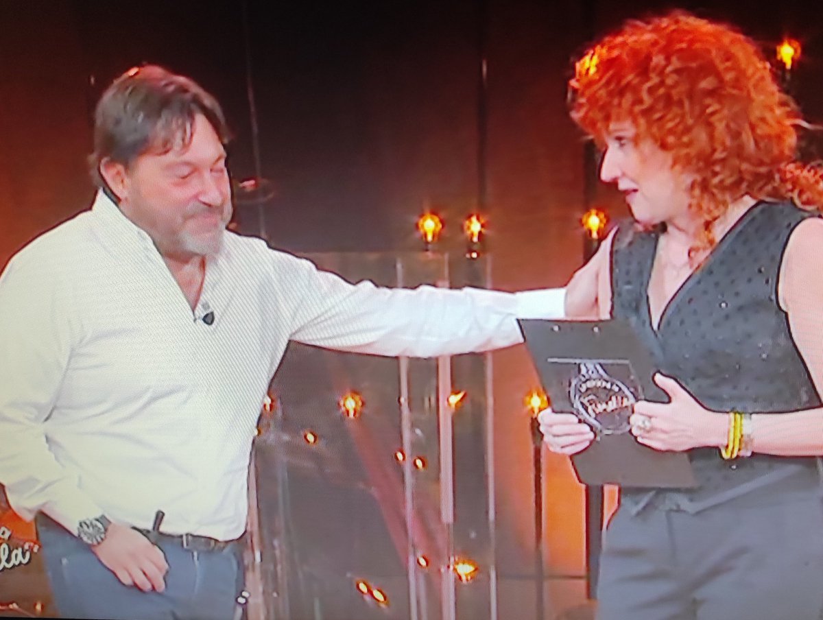 Grazie <a href="/FiorellaMannoia/">fiorella mannoia</a>, che nel debutto del suo nuovo (bellissimo) #LaVersioneDiFiorella ha sostenuto la
 #veritapergiulioregeni .

Grazie <a href="/SigfridoRanucci/">Sigfrido Ranucci</a>, anche lui con noi in questo cammino verso verità e giustizia. 💛💛