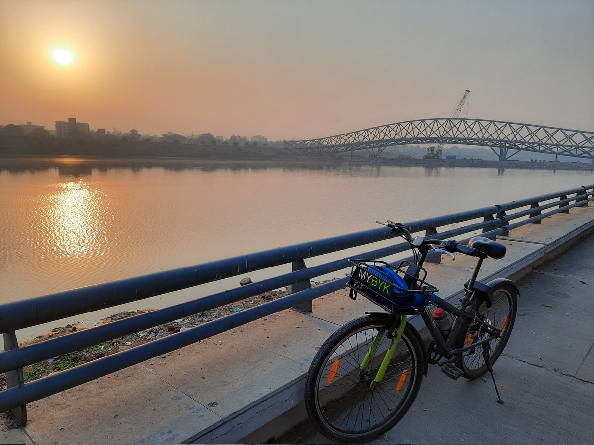 ankitkamdar45's tweet photo. Morning Community Ride to Sabarmati Riverfront Gandhi Ashram side with @simbalian
#keepcyclingstayhealthy 💪
#tuesdaymotivations #goodmorning #Trending #cycling #cyclist #health #pedalforhealth #cycleyug #PicOfTheDay #sunrise #Explore
#newindiafitindia https://t.co/7hFFzgd1O0