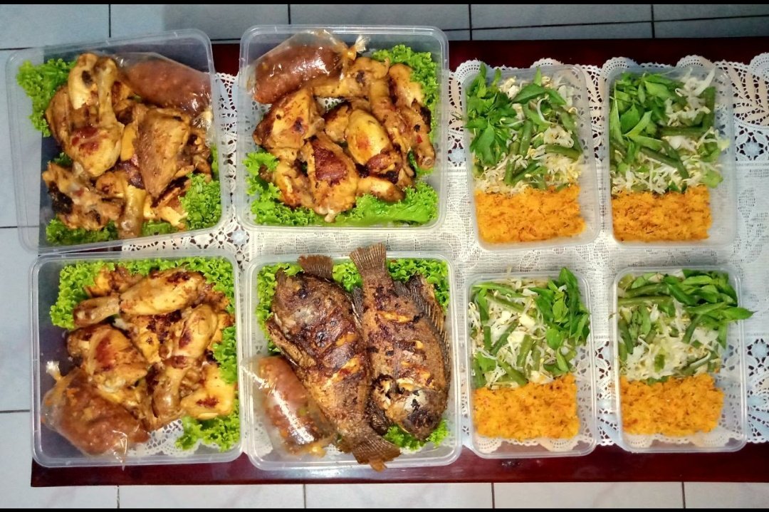 kuahkuwi's tweet photo. #zonauang #zonajajan Help RT ya moots🙏
yang mau ada acara / makan2 bisa order Ayam / Ikan Bakar Cak Ipin yaa. Khusus daerah Mjk-Sda-Sby. 
Ikan nila bakar 1kg (4pcs) 60k
Ayam bakar 1kg (10pcs) 70k
Sudah termasuk sambel, lalapan, urap-urap(1box) 
Bisa delivery/COD
Order min H-1 https://t.co/RyG39XJGJl